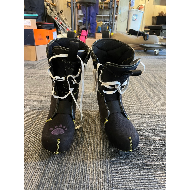 Fischer 24.5 Travers Liners Barely Used