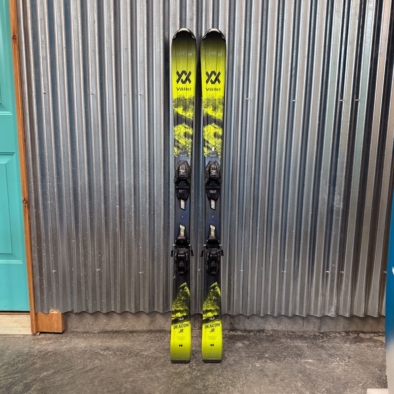 Volkl Deacon JR Kid’s Skis w/ Marker Vmotion 7 GW Bindings – USED 140cm Marker 7 GW Black